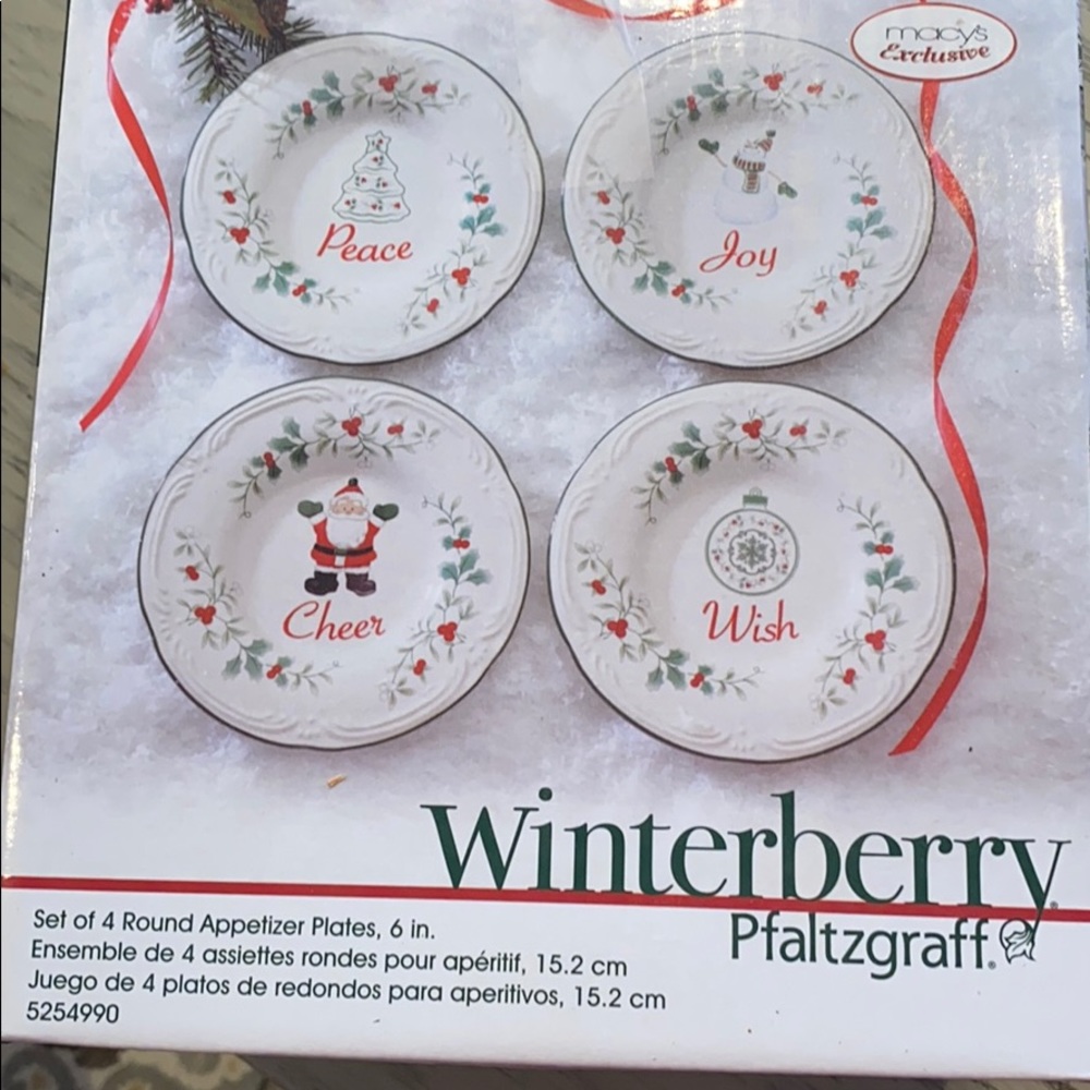 NWT-Pfaltzgraff Winterberry appetizer plates